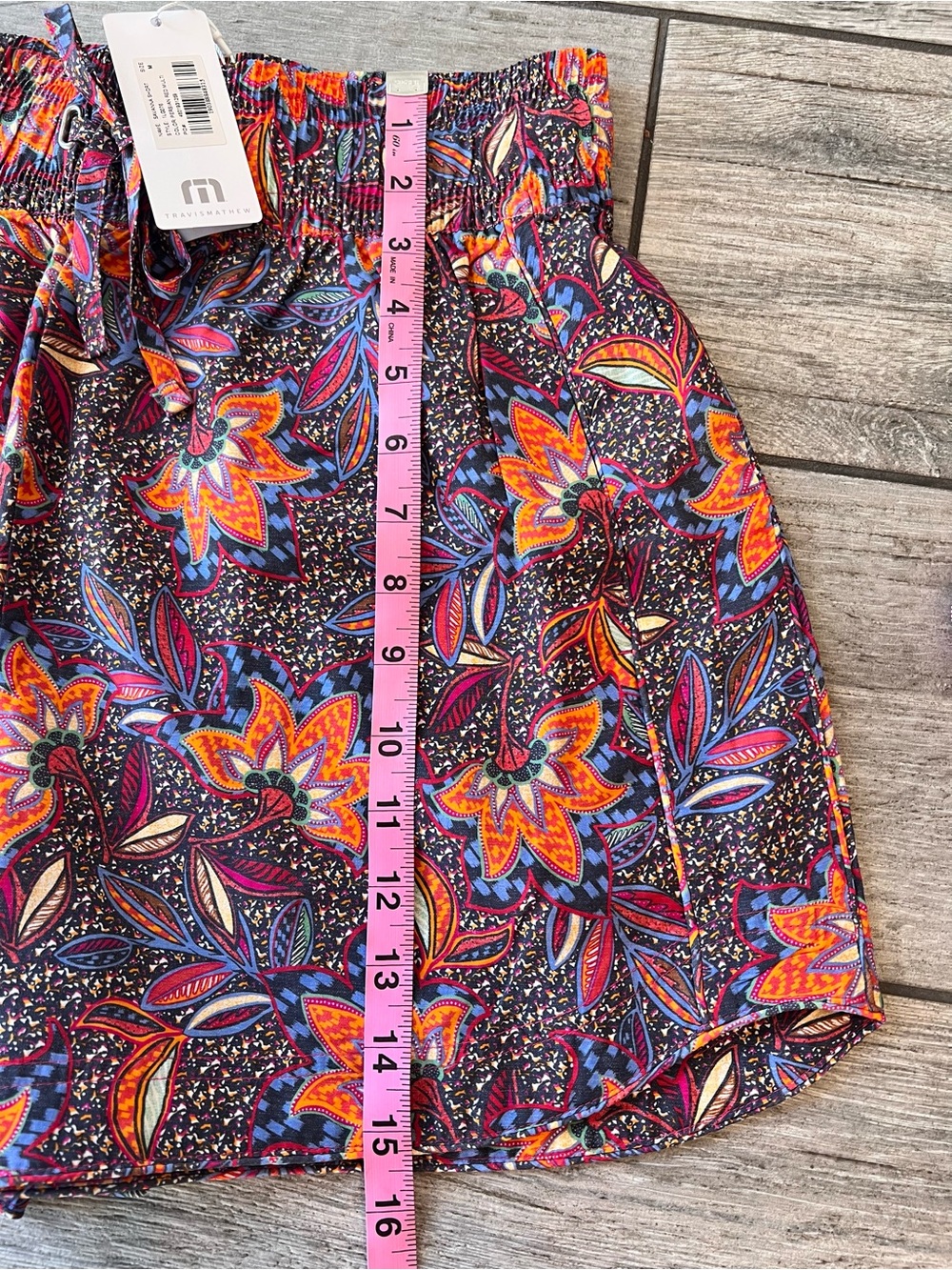 Travis Mathew NWT Women's Savanna Short Size Medium Flowy Floral Golf Beach Wear - Picture 10 of 11